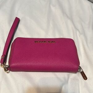 EUC…Michael Kors Clutch Wristlet Zip Wallet
